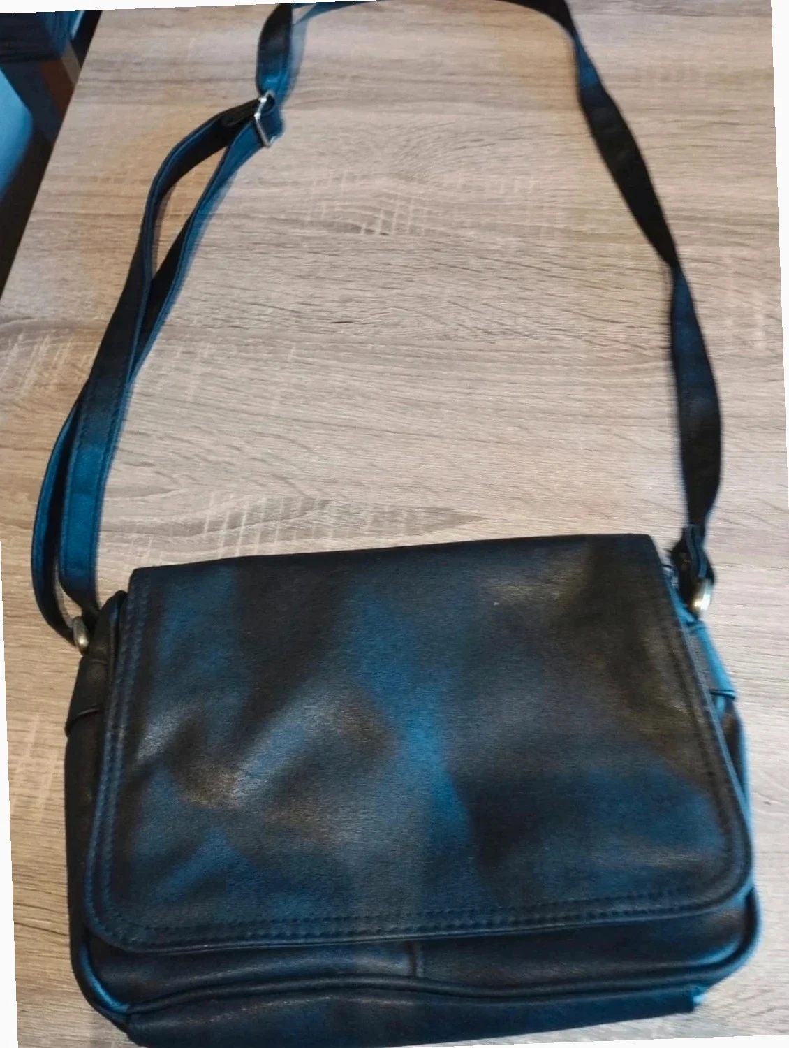 Small crossbody bag made of faux leather – photo 4